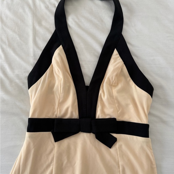 SELFIE LESLIE ✨- Aven Halter Bow Maxi Dress Butter - Picture 2 of 7